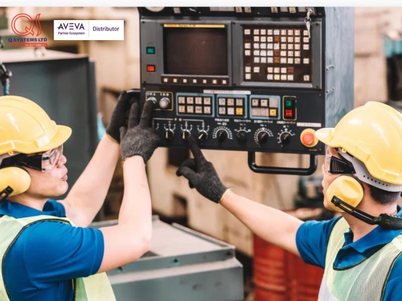 nhân sự vận hành thiết bị